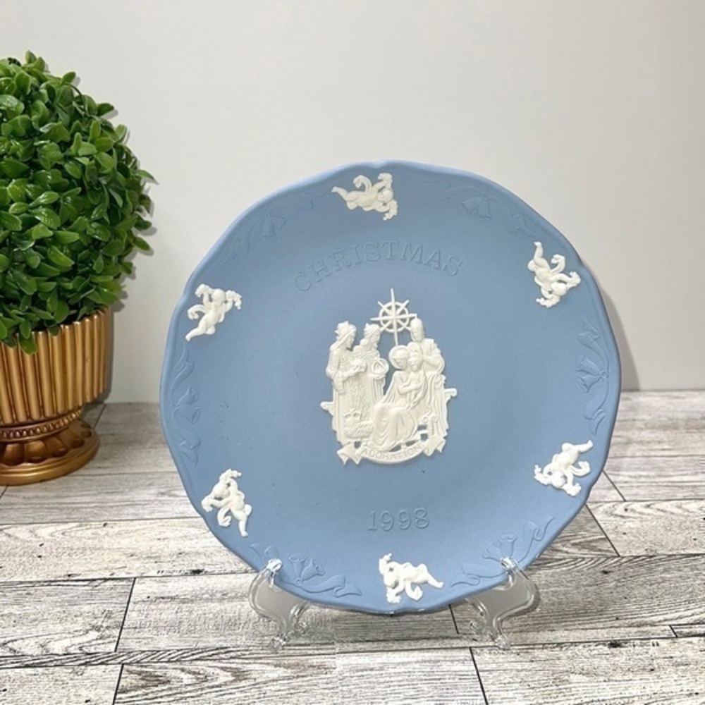 Wedgwood 1998 Japsperware Christmas Plate Adoration